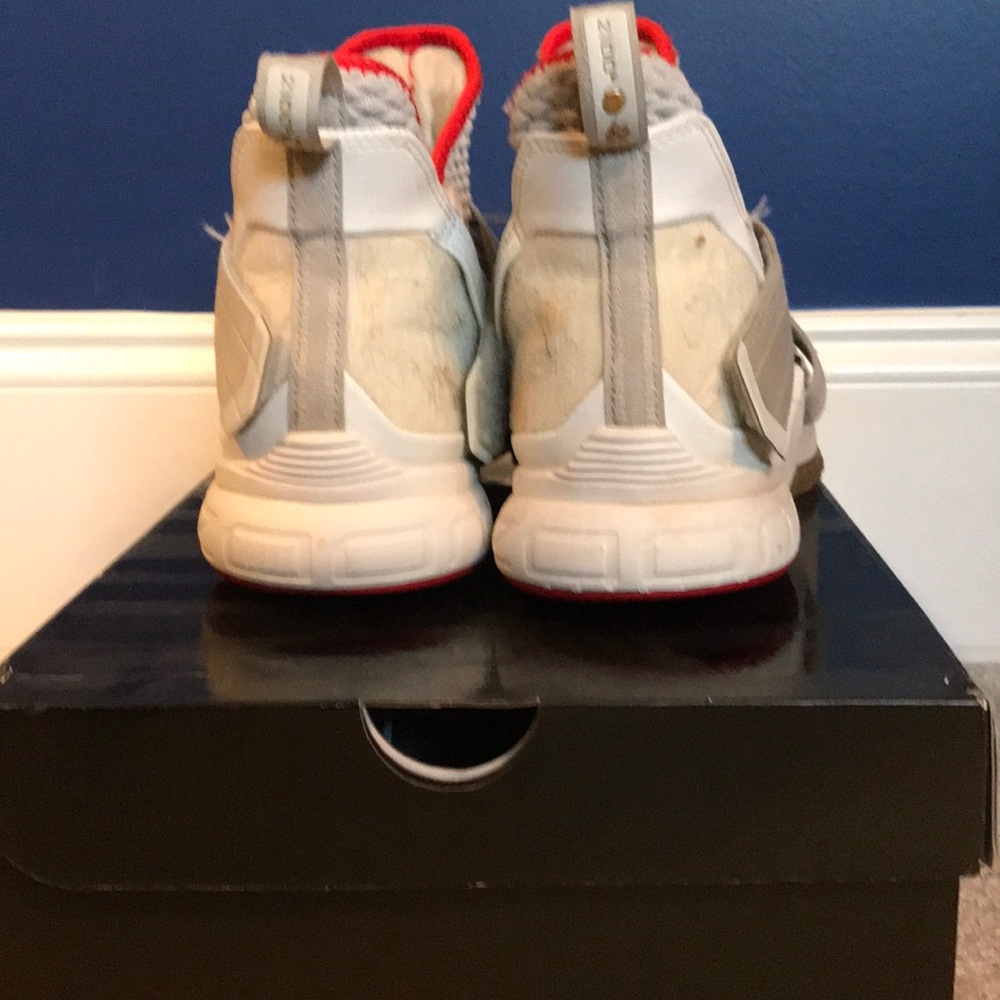 Lebron Soldier XII Basketball Sneakers. Size 8.5 - Picture 3 of 7